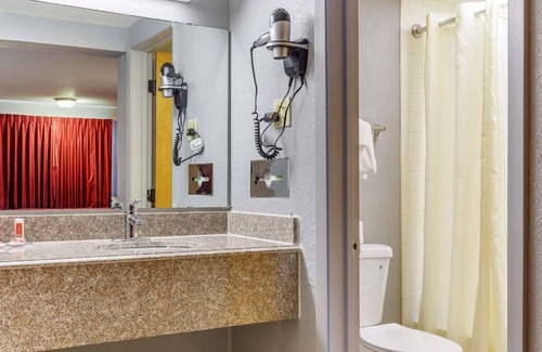 Wichita Falls Hotel | Econo Lodge Wichita Falls Downtown