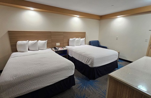 Iselin Hotel | Econo Lodge Woodbridge