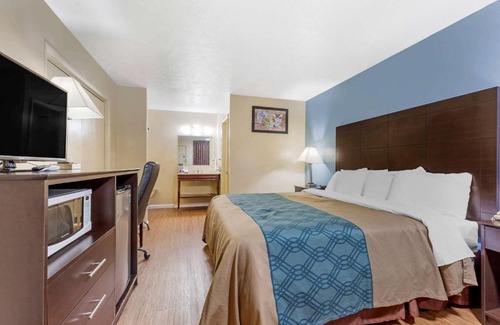Woodstock Cabin | Econo Lodge Woodstock - Shenandoah Valley I-81