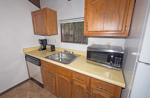 Tahoe Keys Condo | Economic Skier Condo - Walk to Heavenly Ski Resort! Community Hot Tub - 19CS~