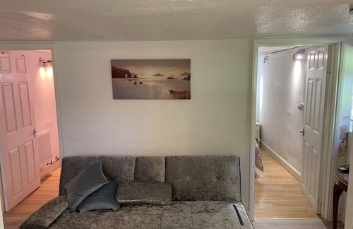 Lacey Green House | Economical 2BR Small Furnished Annex-high Wycombe