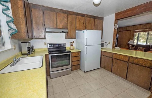 Pioneer Trail House | Economical Home - Convenient Location Bordering National Forest!