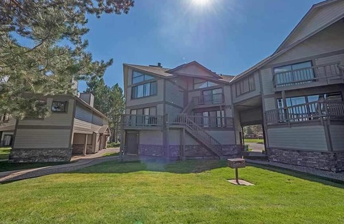 Tahoe Keys Condo | Economical Waterfront Condo for 6 with Great Views of the Marina - 86A~