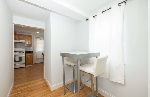Arefth Apartment | Economy 2 Bed w/Free Parking