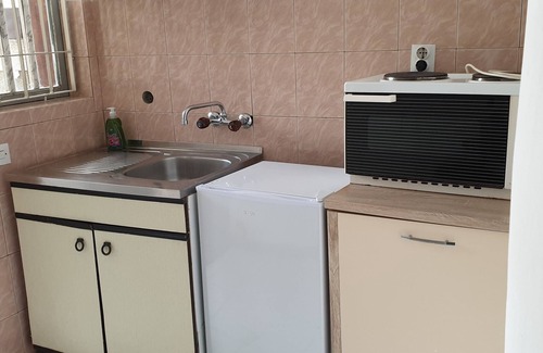 Rana House | Economy bungalow with private bathroom and kitchenette