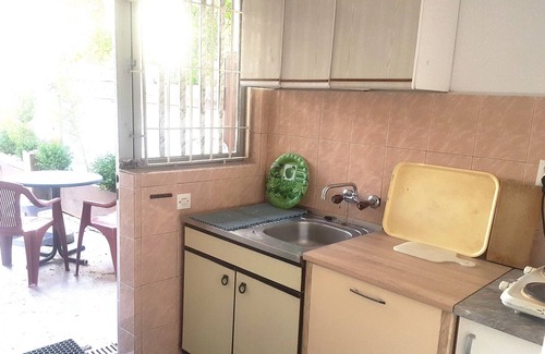 Rana House | Economy bungalow with private bathroom and kitchenette