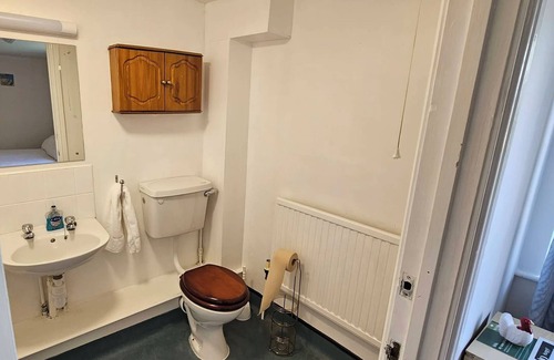 Mynydd Isa House | Economy Double Room Private Bathroom Free Wi-Fi Walk-in Shower