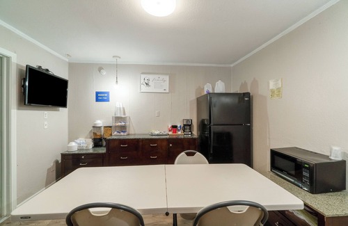 Lamesa Hotel | Economy Inn By OYO, Lamesa TX