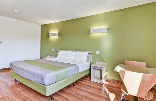 Moon Township Hotel | Economy Inn Pittsburgh Airport