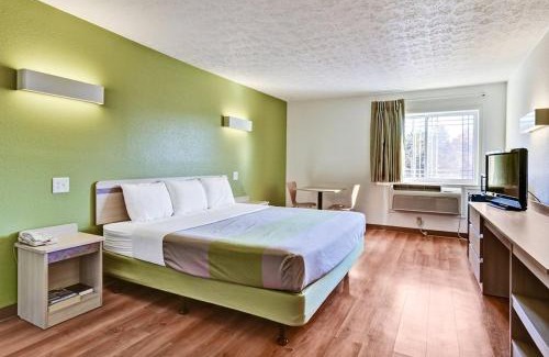 Moon Township Hotel | Economy Inn Pittsburgh Airport