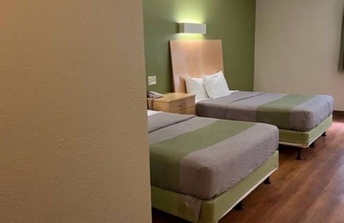 Moon Township Hotel | Economy Inn - Pittsburgh Airport