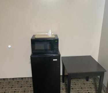 Edgewood Hotel | Economy Inn & Suites