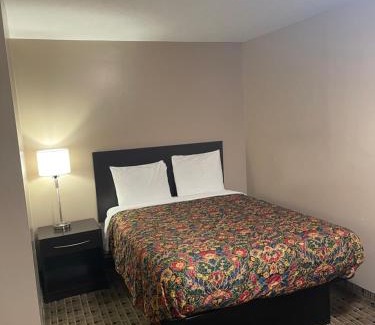 Edgewood Hotel | Economy Inn & Suites