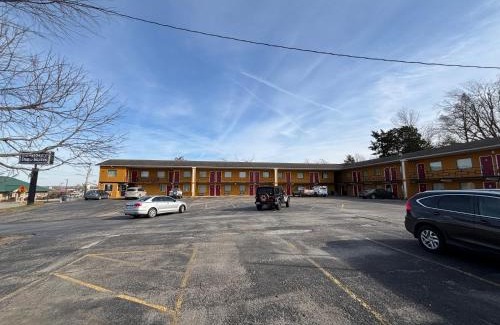 Harrisburg Hotel | ECONOMY INN & SUITES