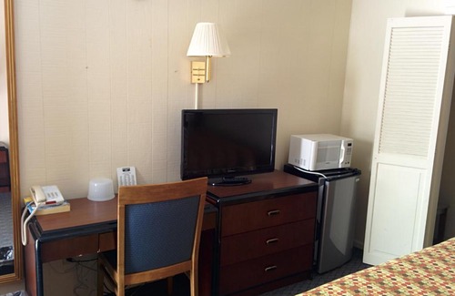 Perrysburg Hotel | Economy Inn Toledo-Perrysburg
