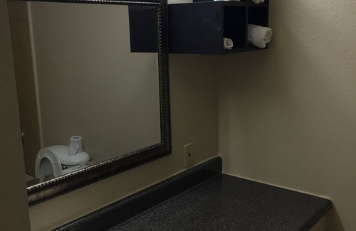 Monroe Hotel | Economy inn