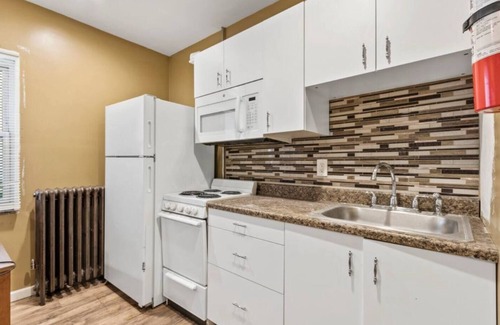 Ecorse Apartment | Ecorse Riverfront Retreat Close to dining & shops
