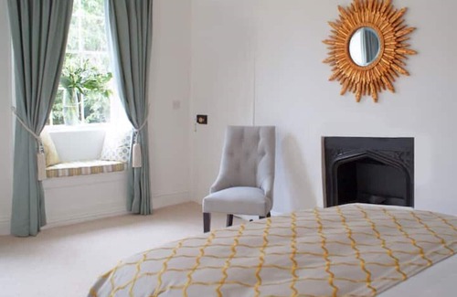 Earls Barton Hotel | "ecton House- Palmer Suite-near Silverstone"