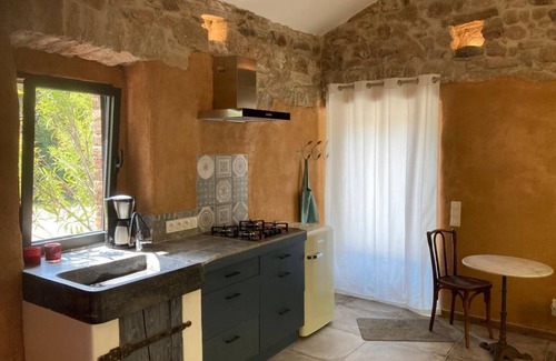 Les Assions House | Ecurie Restaurée , Accessible PMR