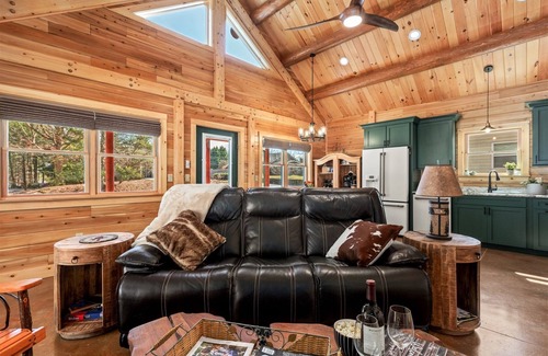 Hendersonville Cabin | Ecusta Trailhead Cabin