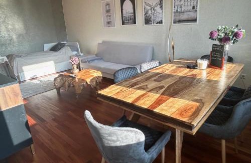 Nordstadt Apartment | ED-große, moderne Wohnung in zentraler Lage, mit Balkon, Lift und Parkplatz