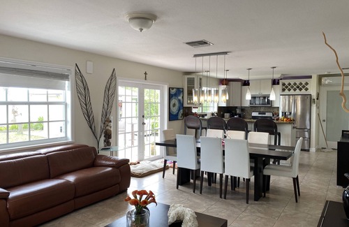 Alice Town House | Eddy's Beach House