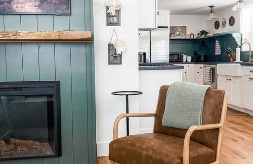 Wrightwood Cabin | Edelweiss Haus Wrightwood! AC, Sauna, Firepit, BBQ, EV Charging