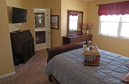 Kutztown Bed & Breakfast | Edelweiss Room @ The Kennedy Manor
