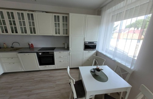 Kecskemet Apartment | Eden Apartment with Free parking