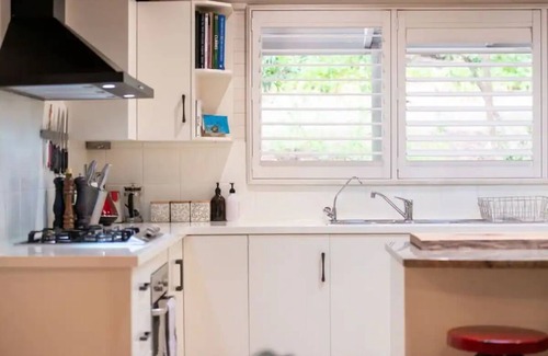 Aldgate House | Eden Gardens in the scenic Adelaide Hills (Aldgate village)