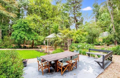 Aldgate House | Eden Gardens in the scenic Adelaide Hills (Aldgate village)