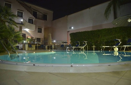 Torre Annunziata Villa | "Eden Holiday House Pompeii" Private Pool & Garden. Apartment 2