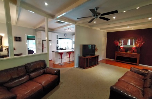Mildura House | Eden House - beautiful resort style holiday home