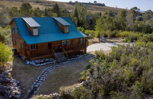 Wolf Creek Cabin | Eden Log Cabin/Near Lake & Ski Resorts