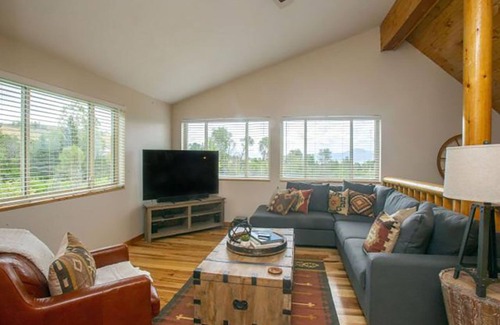 Wolf Creek Cabin | Eden Log Cabin/Near Lake & Ski Resorts