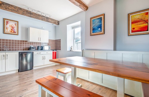 Kendal Cottage | EDEN MILL, MILLERS BECK, pet friendly, with hot tub in Kendal