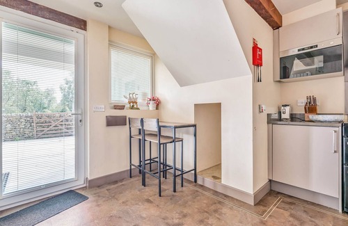 Kendal Cottage | EDEN MILL, MILLERS BECK, pet friendly, with hot tub in Kendal