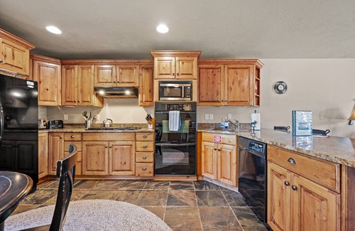 Wolf Creek Condo | Eden Mtn Retreat MH207| Mtn Views | Hot Tub | Pool