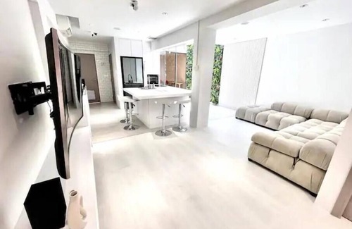 Marine Parade Apartment | Eden Suite 05
