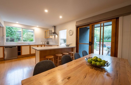 Yarra Glen House | Eden Yarra Valley Accommodation Flexible options 6-10 bedrooms, up to 30 guests