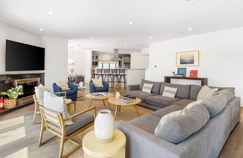 Los Feliz House | Edendale by AvantStay | Urban Hilltop Oasis w/Amazing Views in <3 of Los Feliz