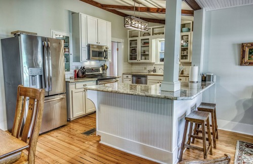 New Ulm House | Edengate~ Quiet Country Charm in the Heart of Texas