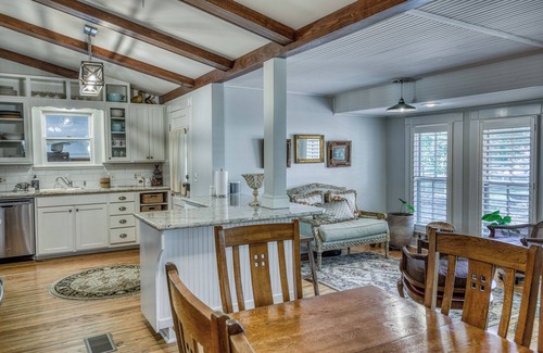 New Ulm House | Edengate~ Quiet Country Charm in the Heart of Texas