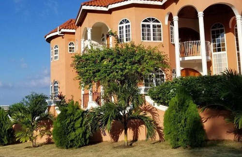Mammee Bay House | Edes Phoenix Grandeur Getaway