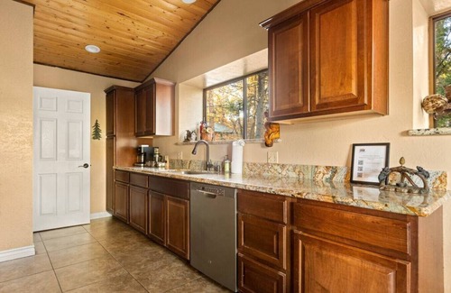Upper Moonridge Cabin | Edgars Hideaway+ Hot Tub + Close to Ski Resort