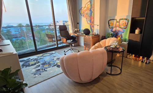 Pattaya Bay Apartment | EDGE Central Pattaya 2bdrm Balcony Ocean View