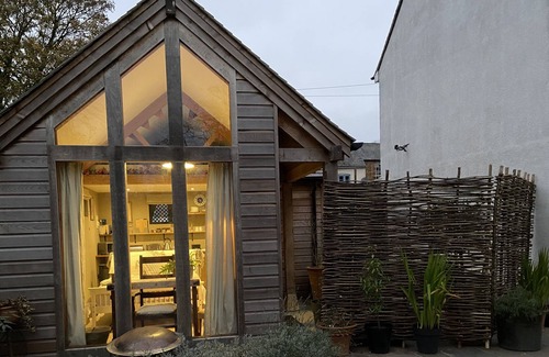 Upper Brailes Cabin | Edge of Cotswolds Retreat Cabin for 2