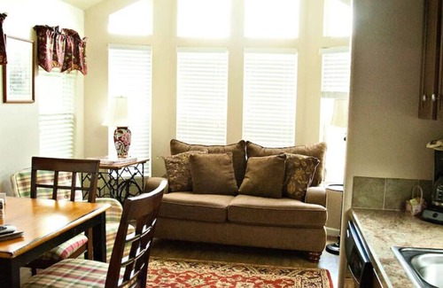 Washington House | Edge of The Woods Cottage with Loft