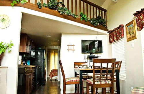 Washington House | Edge of The Woods Cottage with Loft