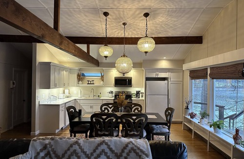 Edgecomb Cottage | Edgecomb Maine. Close to Boothbay & Wiscasset. Very private and relaxing.